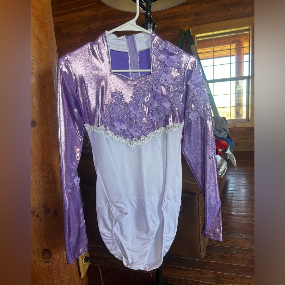 Size S/XS beautiful lavender detailed rodeo queen top